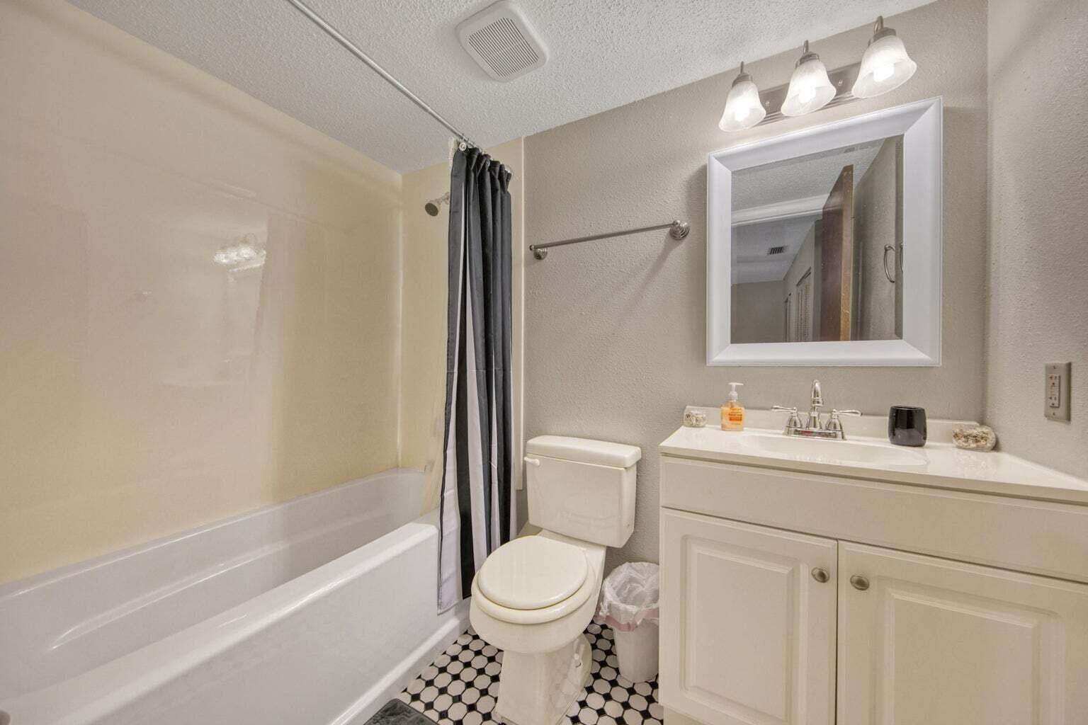 COLLEGE PARK CONDO - Residential Lease
