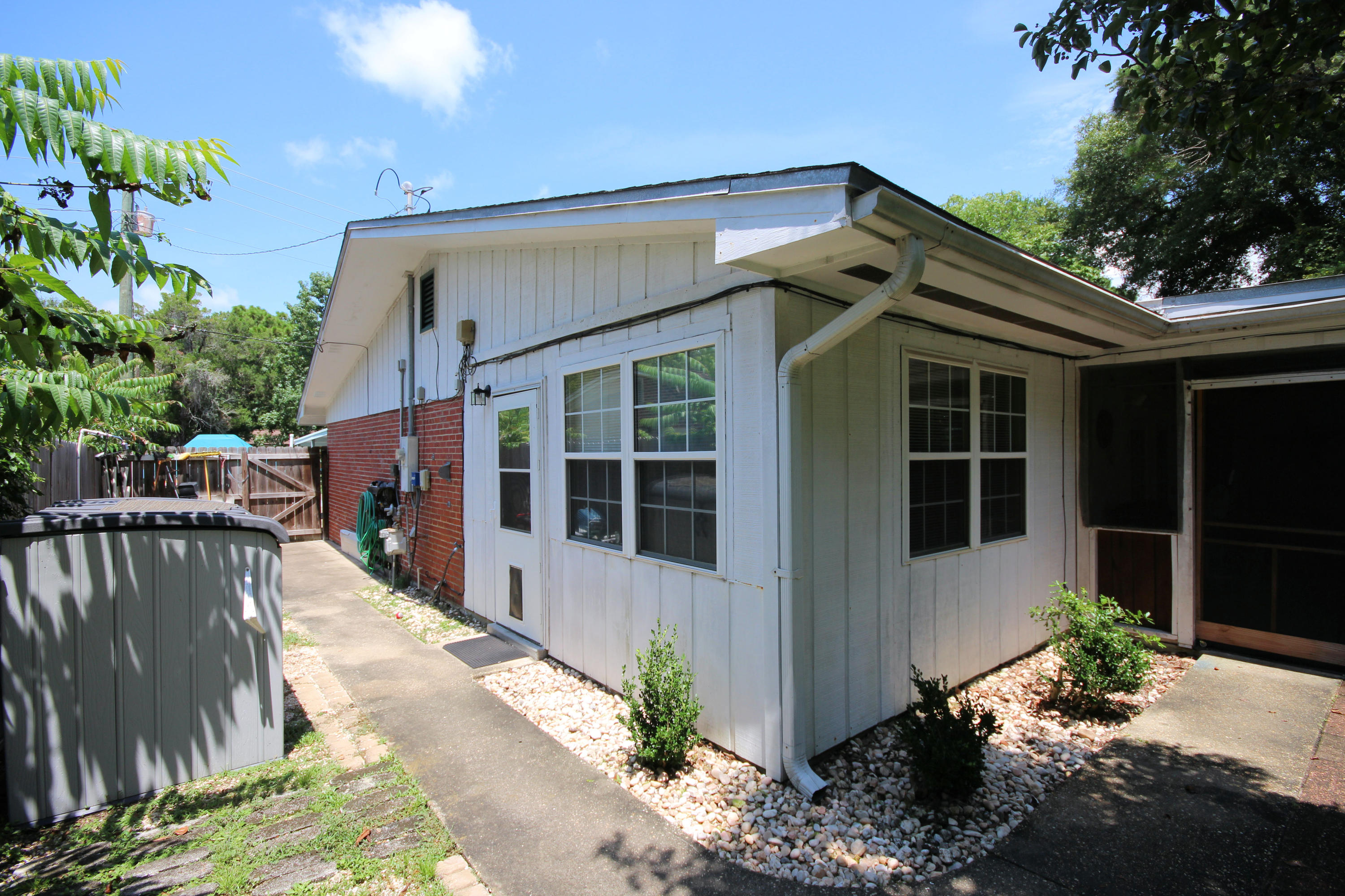 GARNIERS BEACH 6TH - Residential