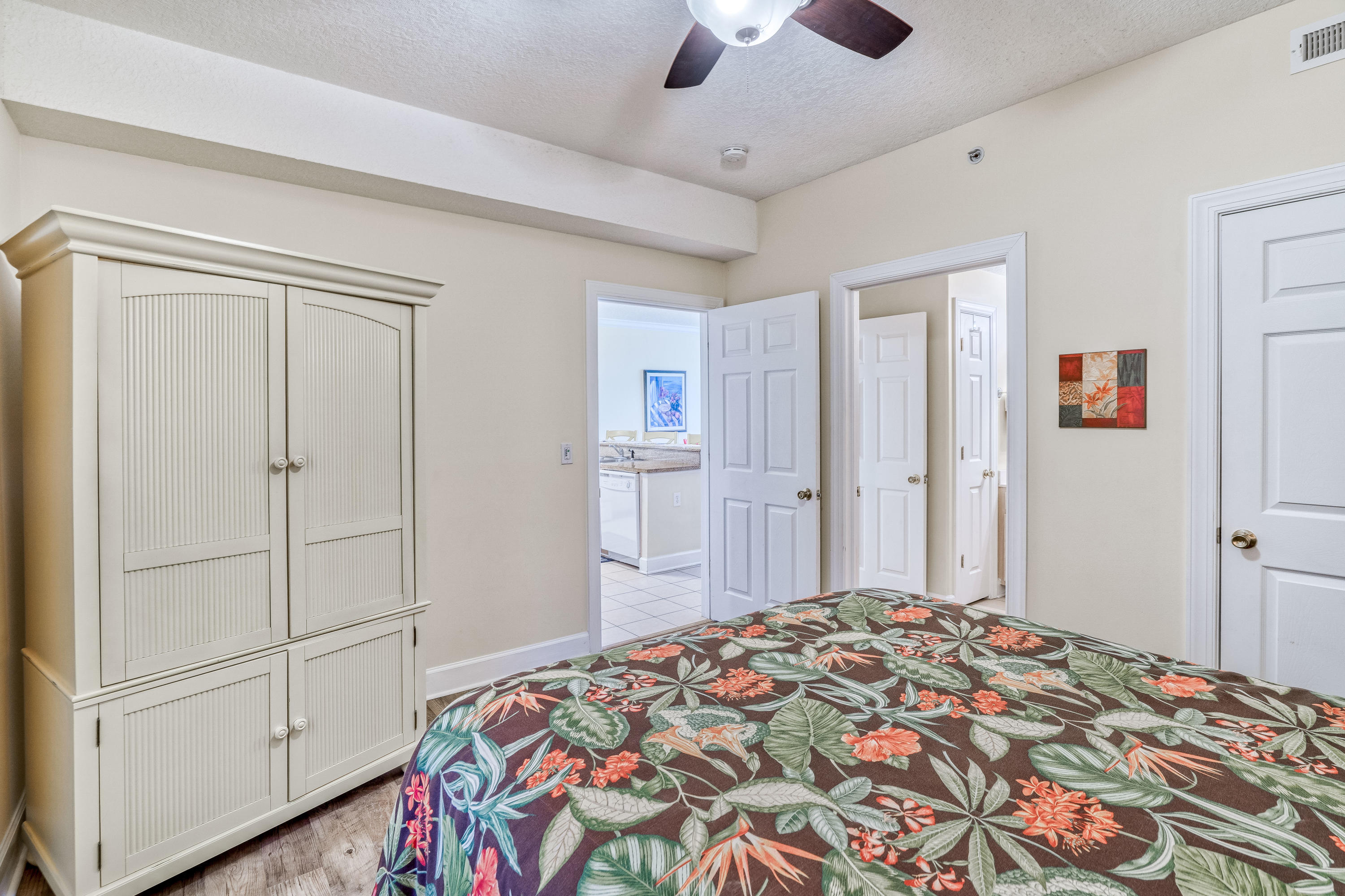 EMERALD ISLE - Residential