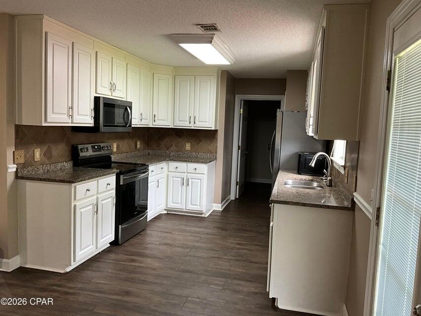 TEN LAKE ESTATES UNIT 1 - Residential