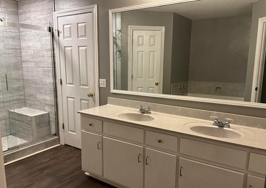 TEN LAKE ESTATES UNIT 1 - Residential