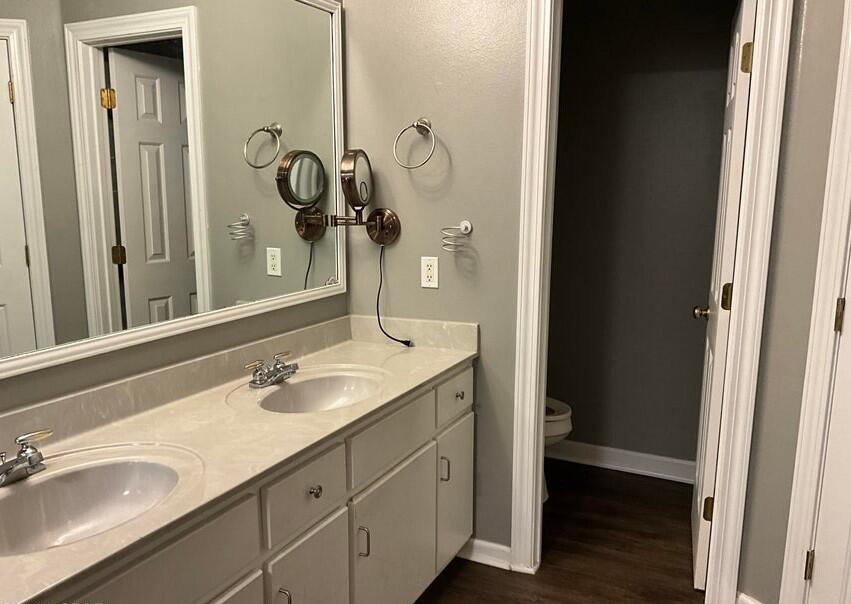 TEN LAKE ESTATES UNIT 1 - Residential