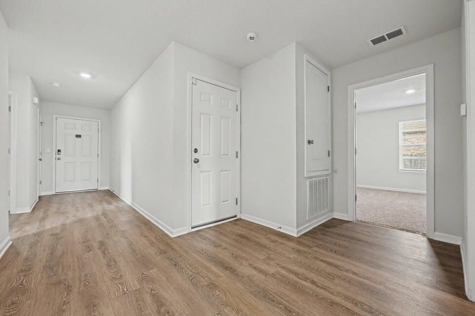 LAKERIDGE EST - Residential Lease