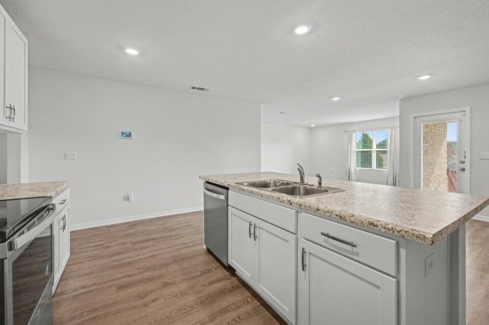 LAKERIDGE EST - Residential Lease