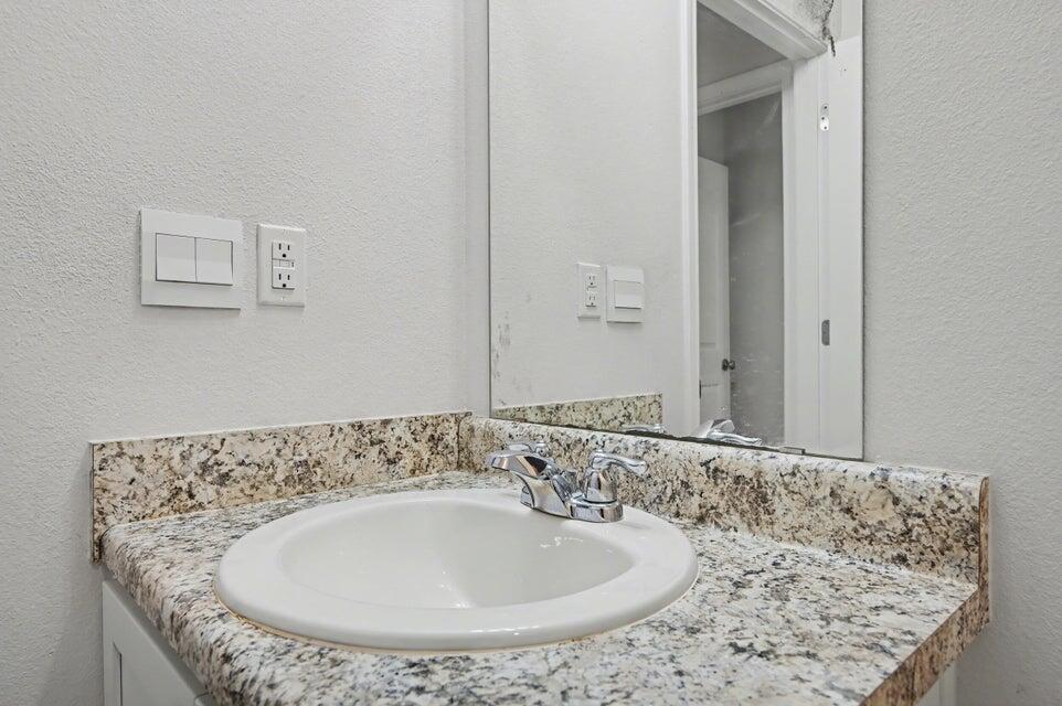 LAKERIDGE EST - Residential Lease