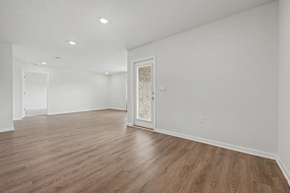 LAKERIDGE EST - Residential Lease