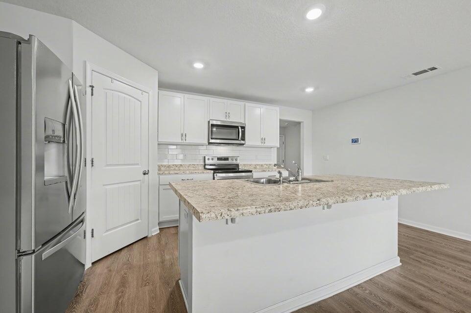 LAKERIDGE EST - Residential Lease