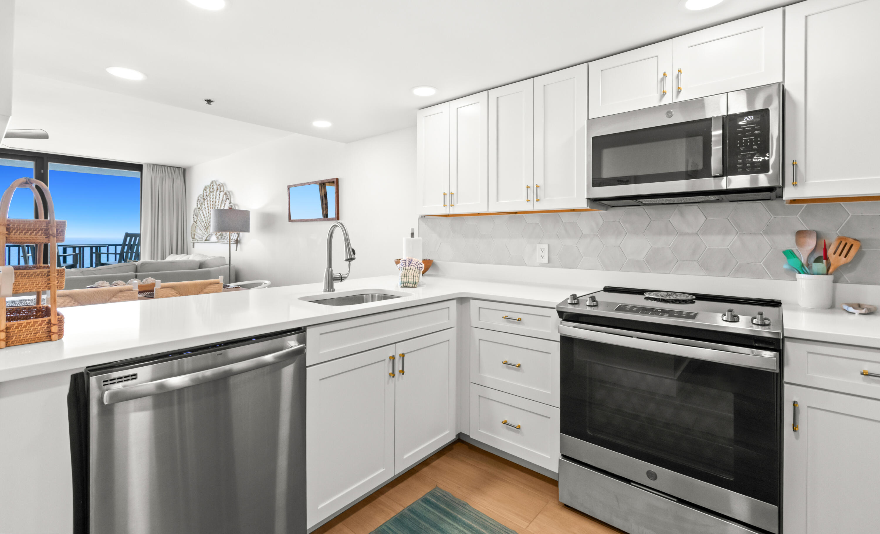 ONE SEAGROVE PLACE CONDOMINIUM - Residential