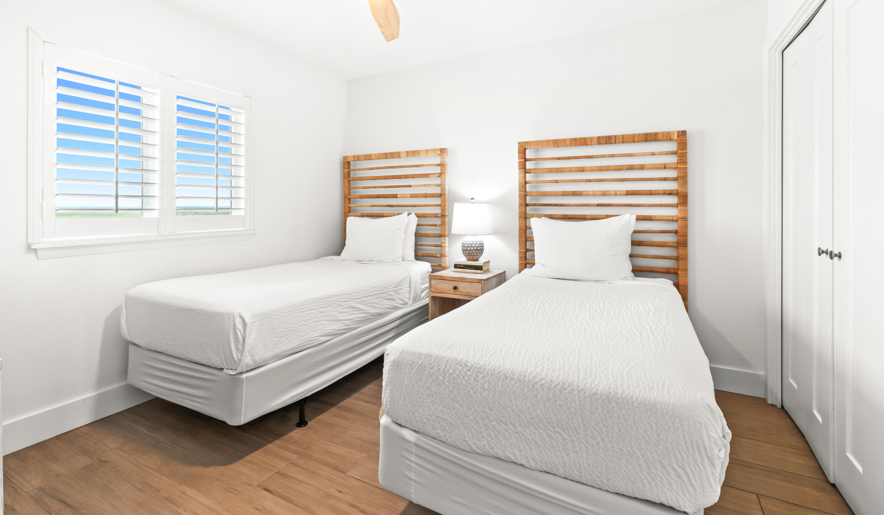 ONE SEAGROVE PLACE CONDOMINIUM - Residential