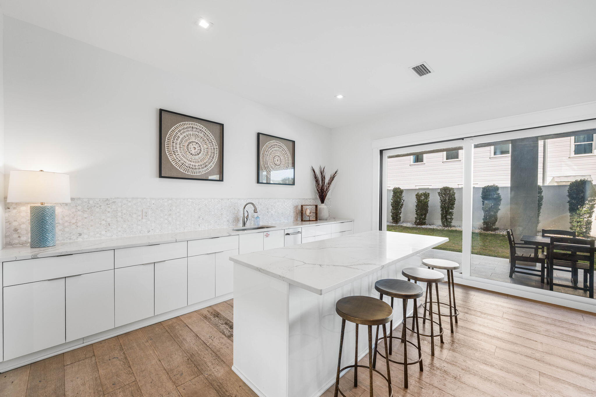 393 County Hwy - Residential