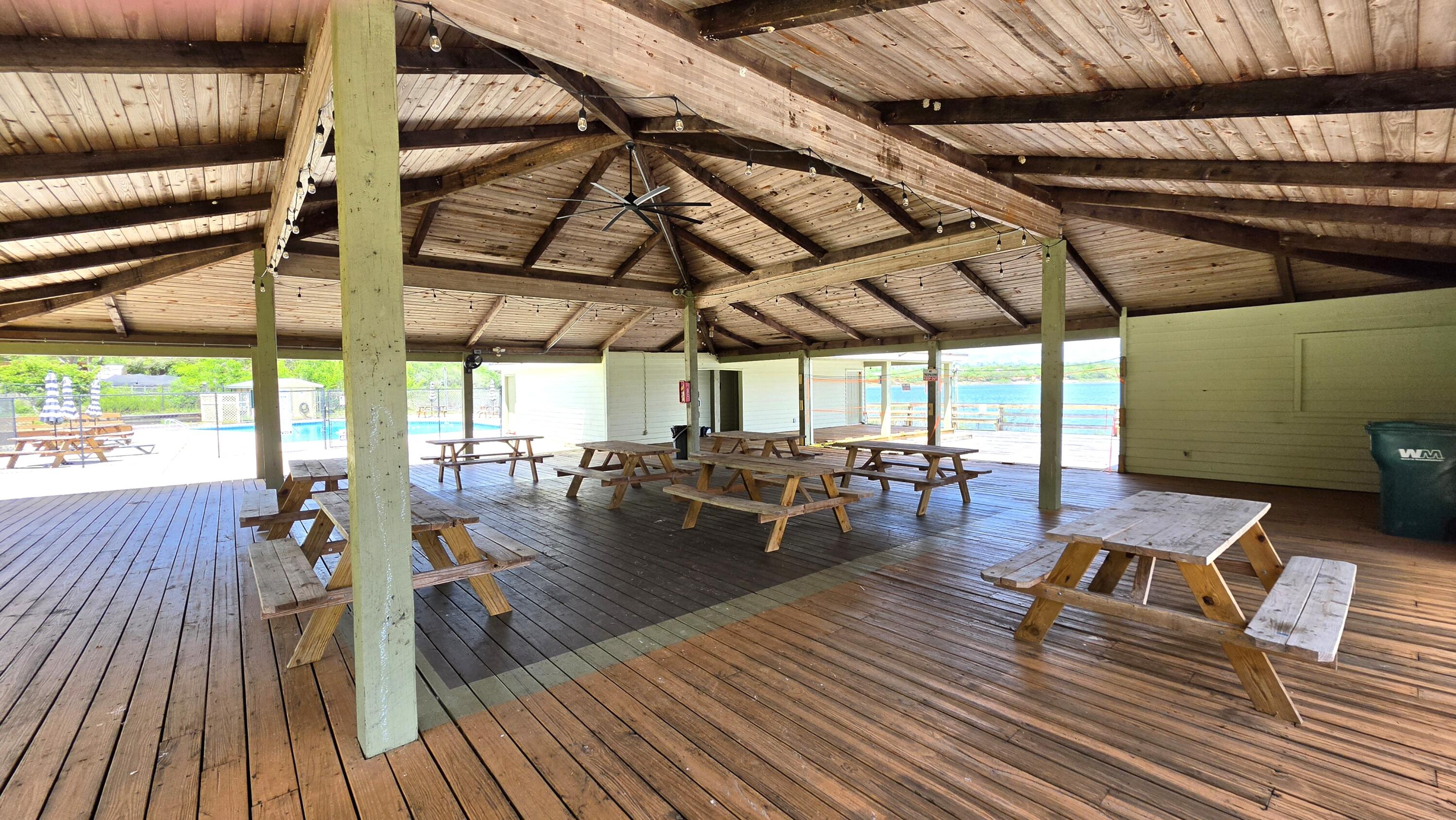 LEISURE LAKES - Land