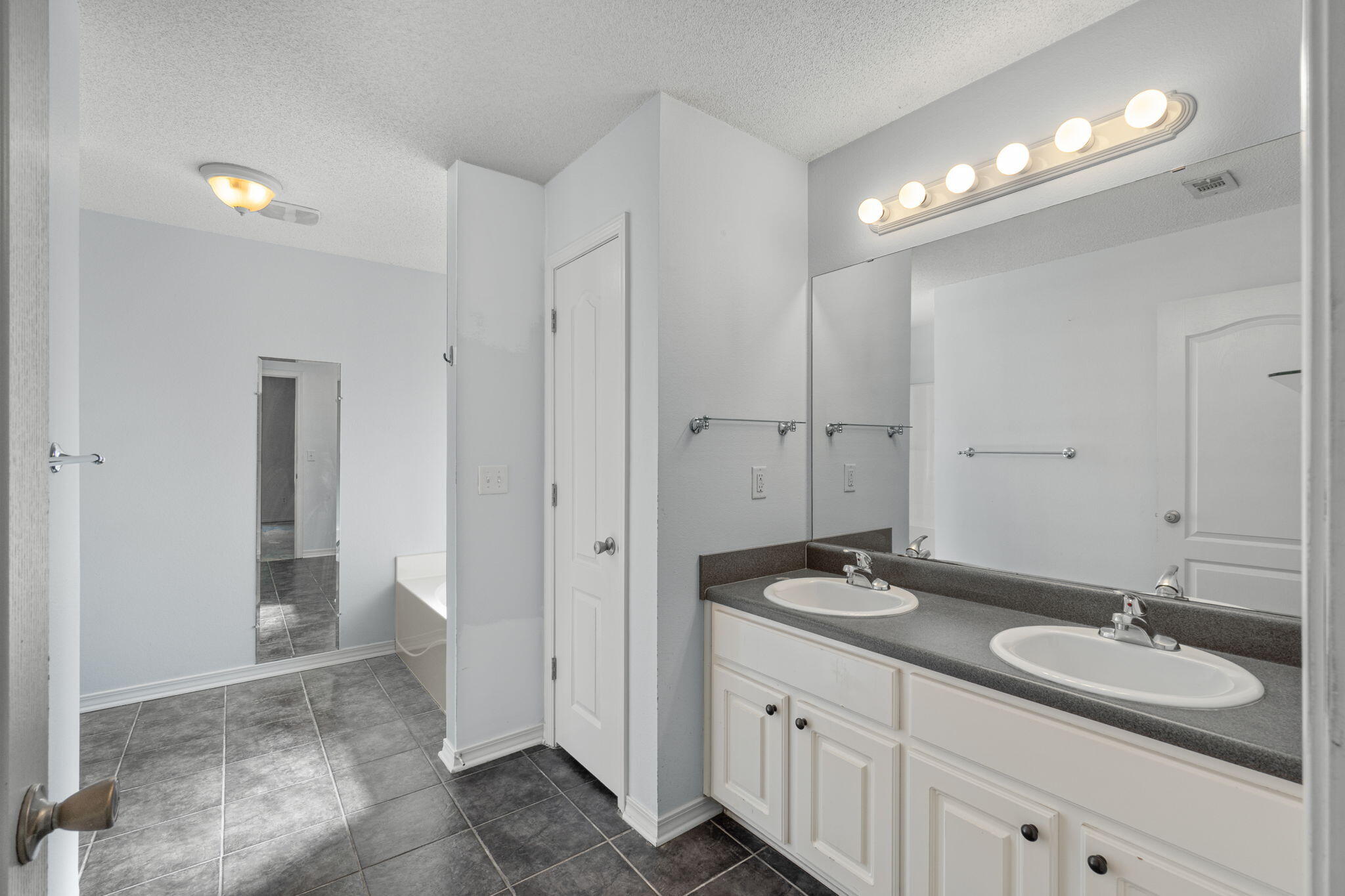 Bay Oaks Estate - Residential