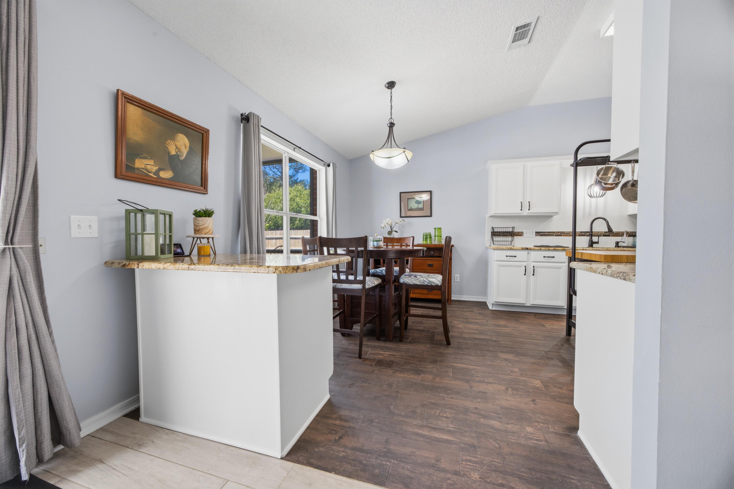 HOLLEY BY THE SEA - Residential