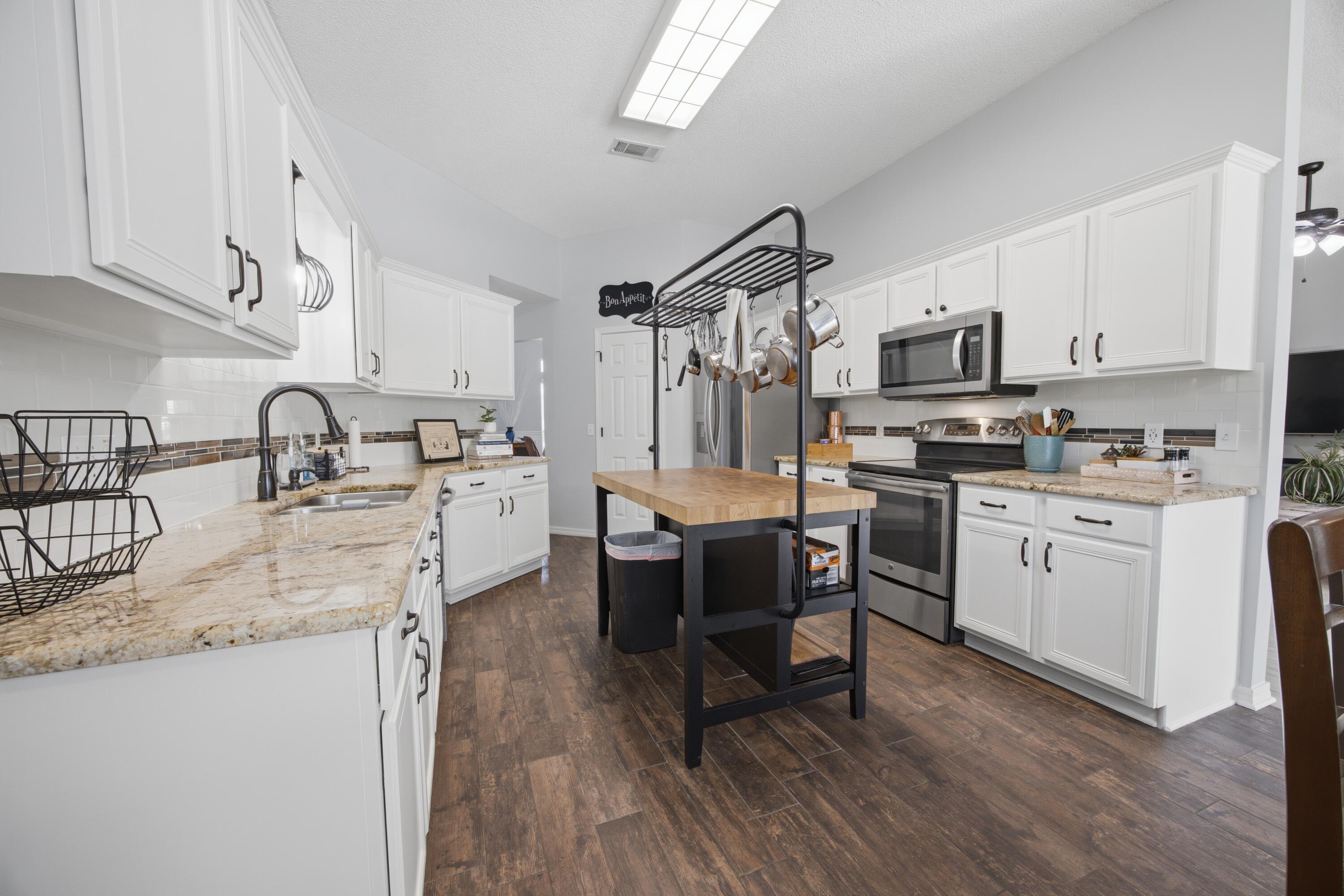 HOLLEY BY THE SEA - Residential