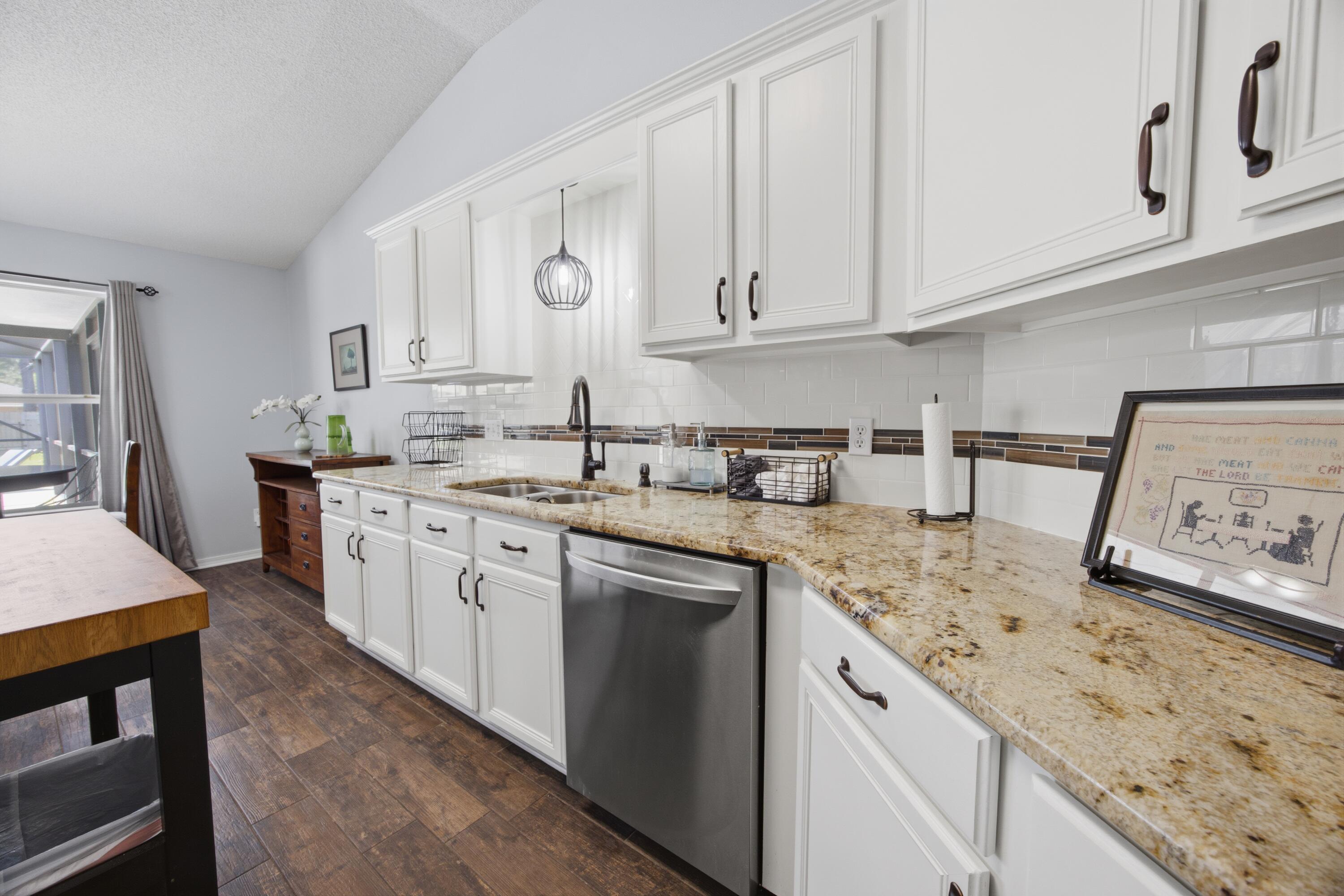 HOLLEY BY THE SEA - Residential