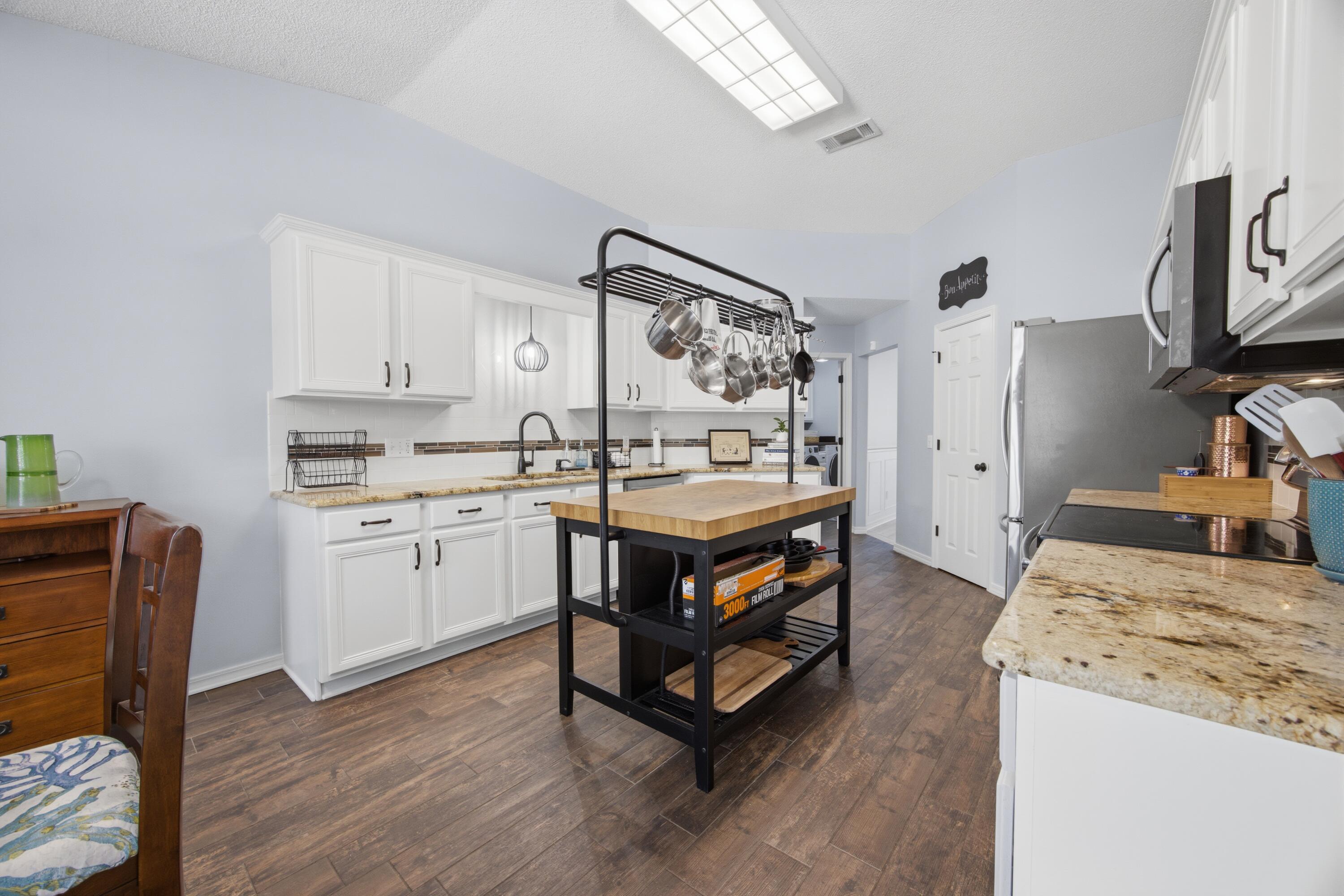 HOLLEY BY THE SEA - Residential