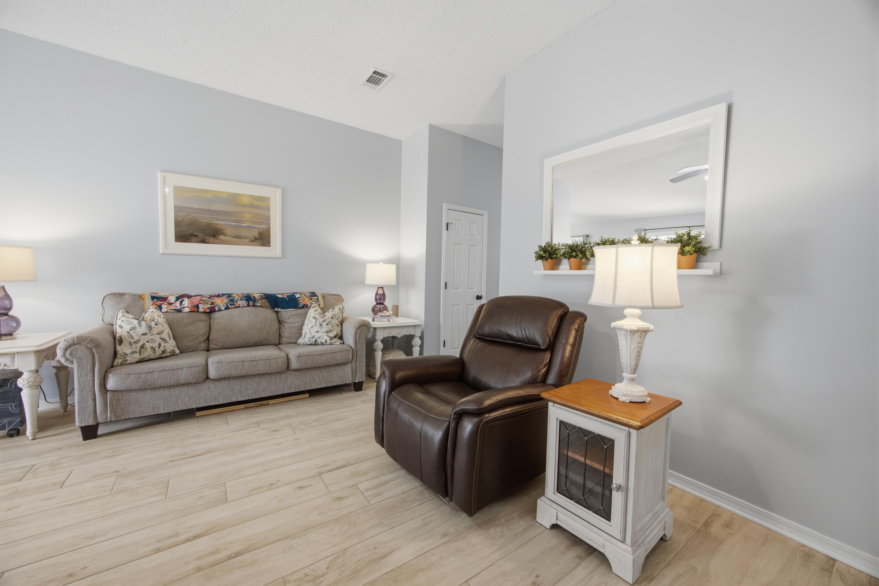 HOLLEY BY THE SEA - Residential