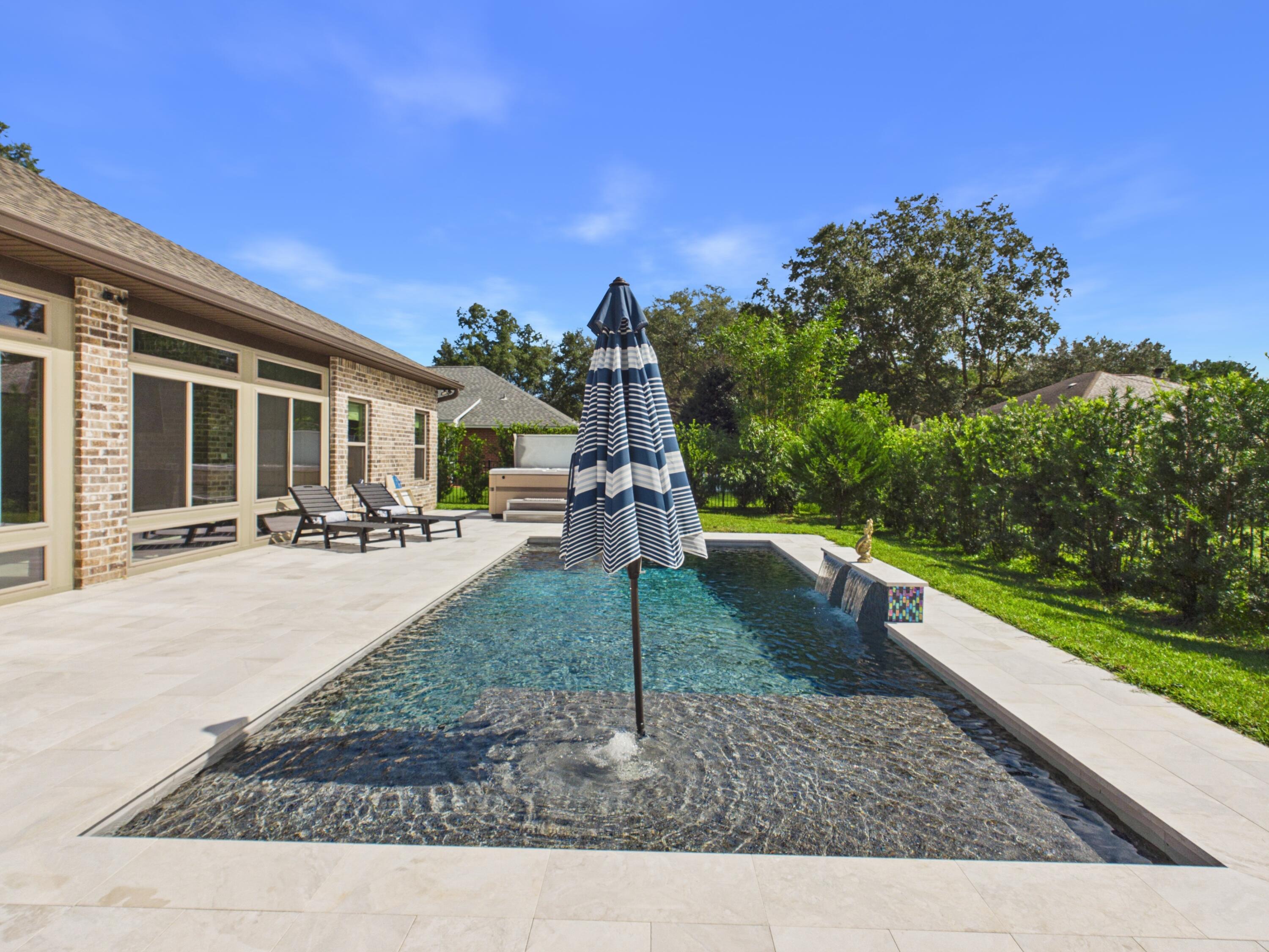 6996 Turnberry Circle