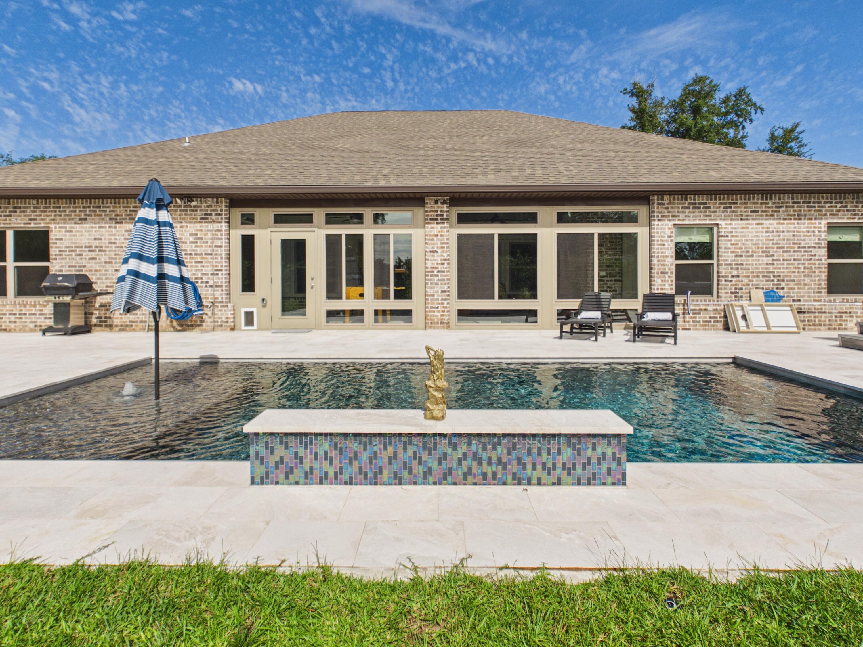 6996 Turnberry Circle