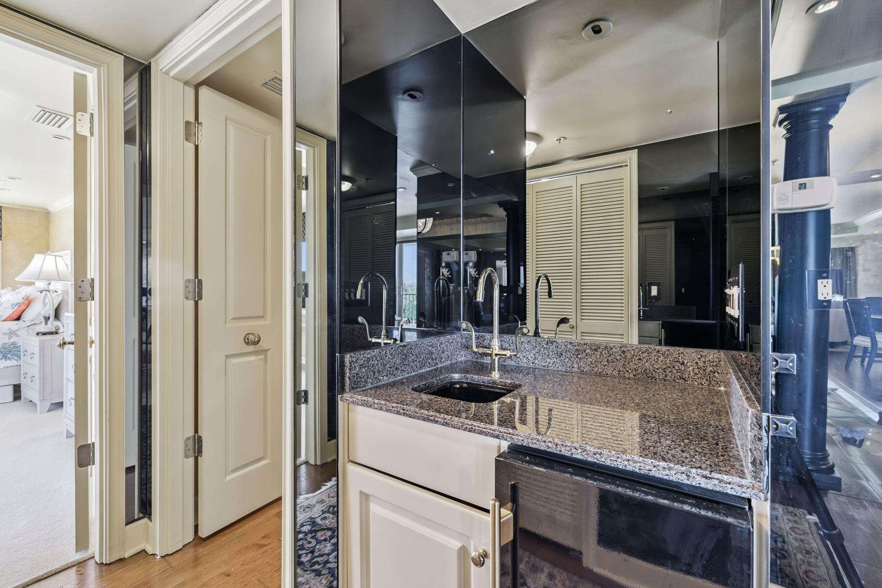 THE ULTIMATE CONDO - Residential