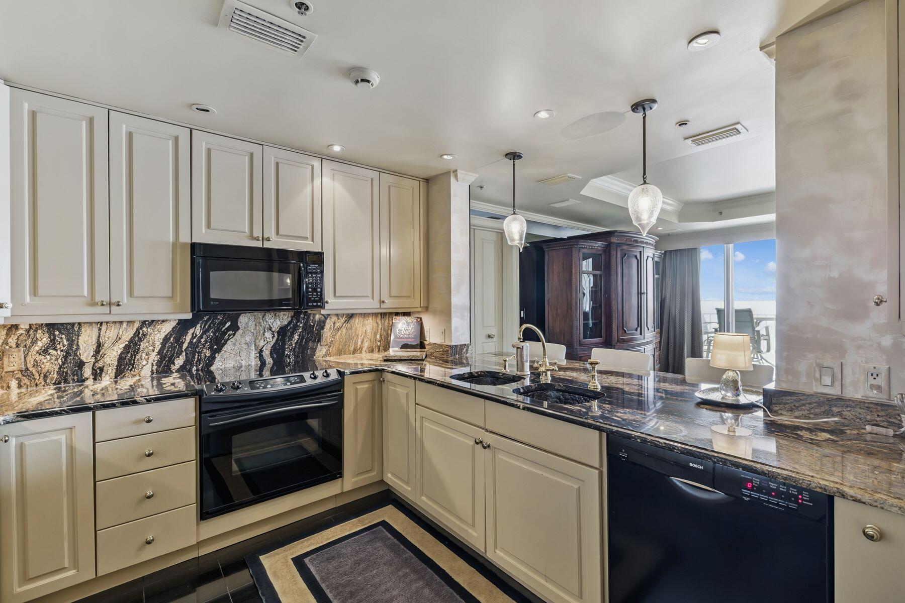 THE ULTIMATE CONDO - Residential