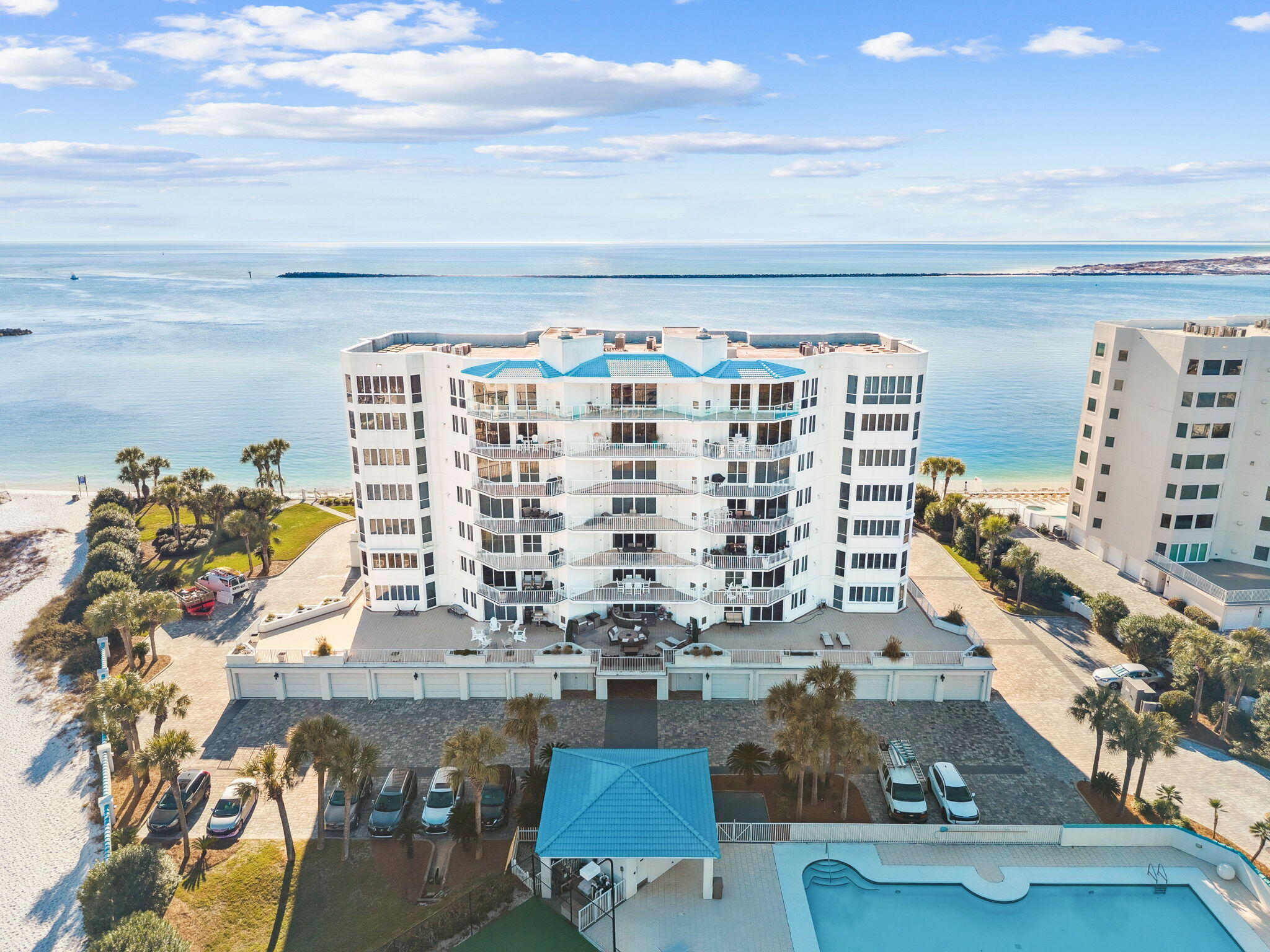 THE ULTIMATE CONDO - Residential