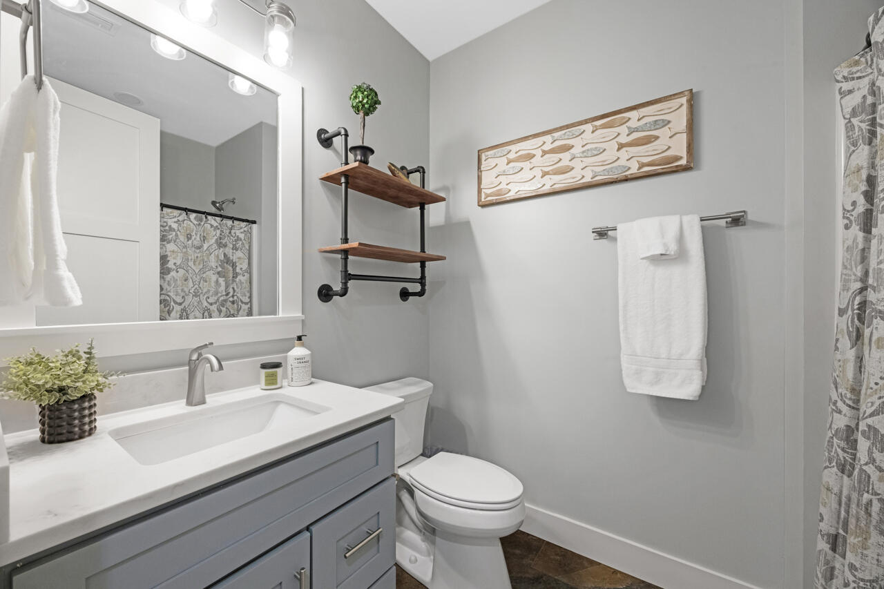 IMPERIAL LAKES - Residential