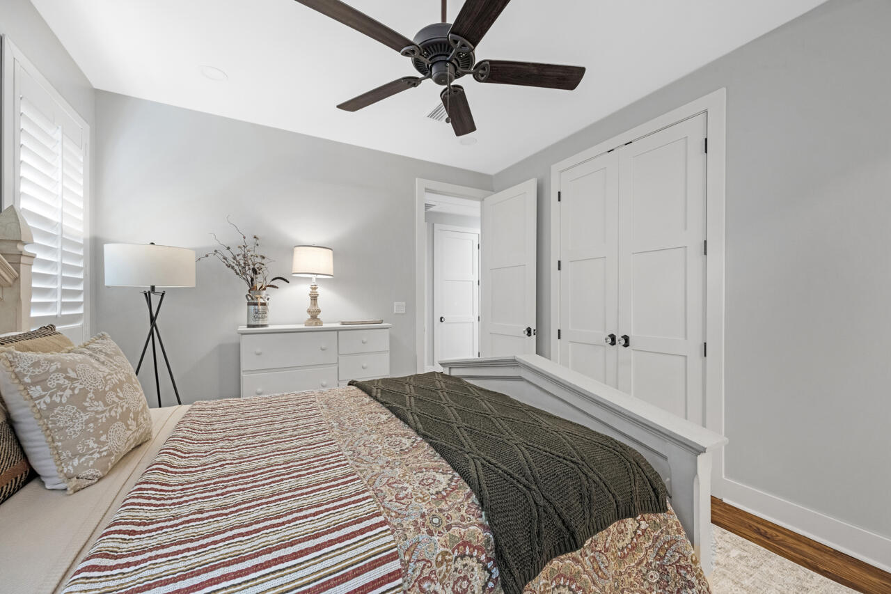 IMPERIAL LAKES - Residential