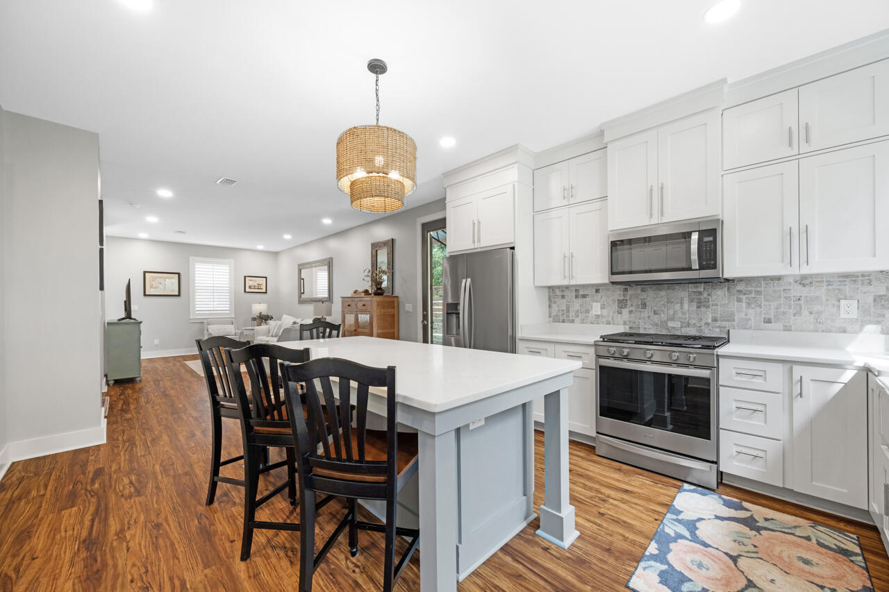 IMPERIAL LAKES - Residential