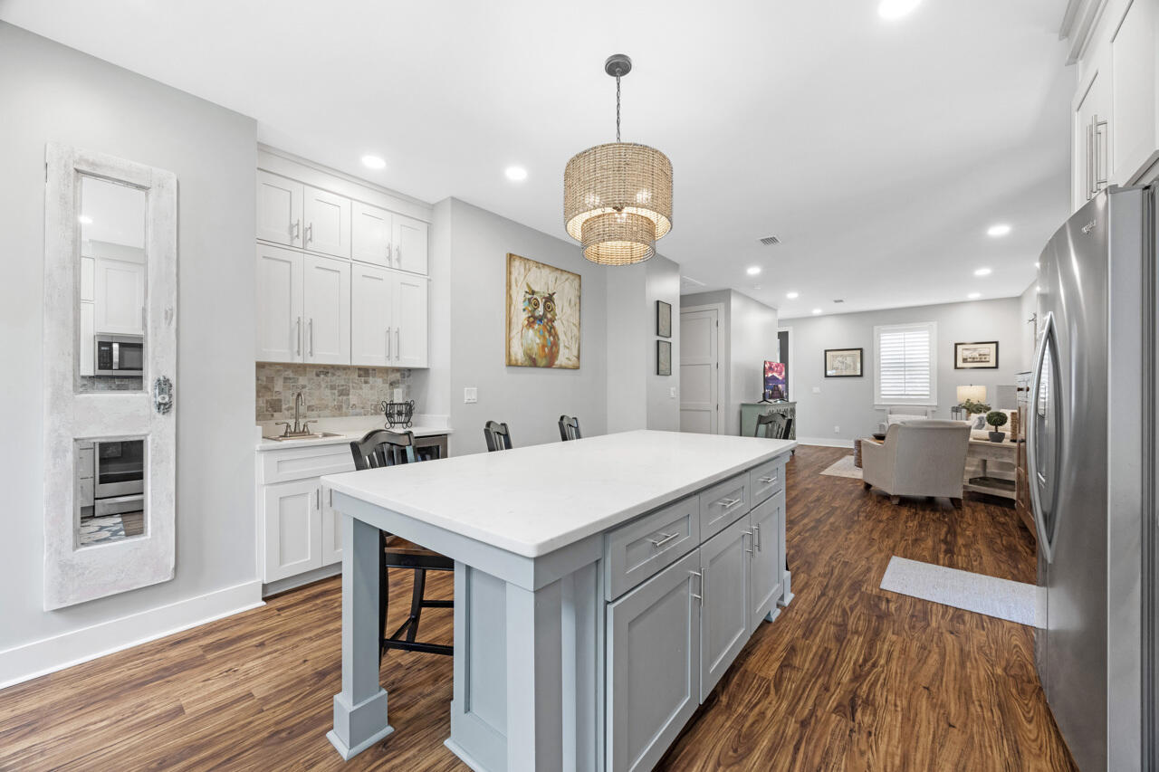 IMPERIAL LAKES - Residential