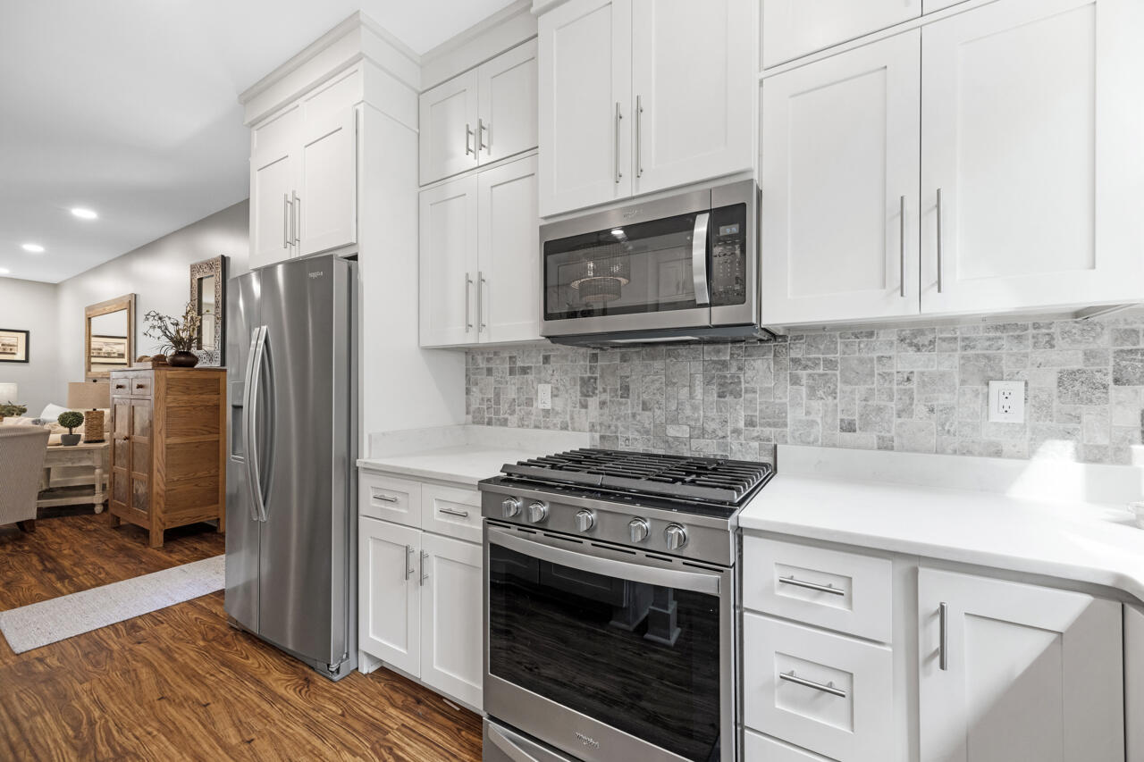 IMPERIAL LAKES - Residential