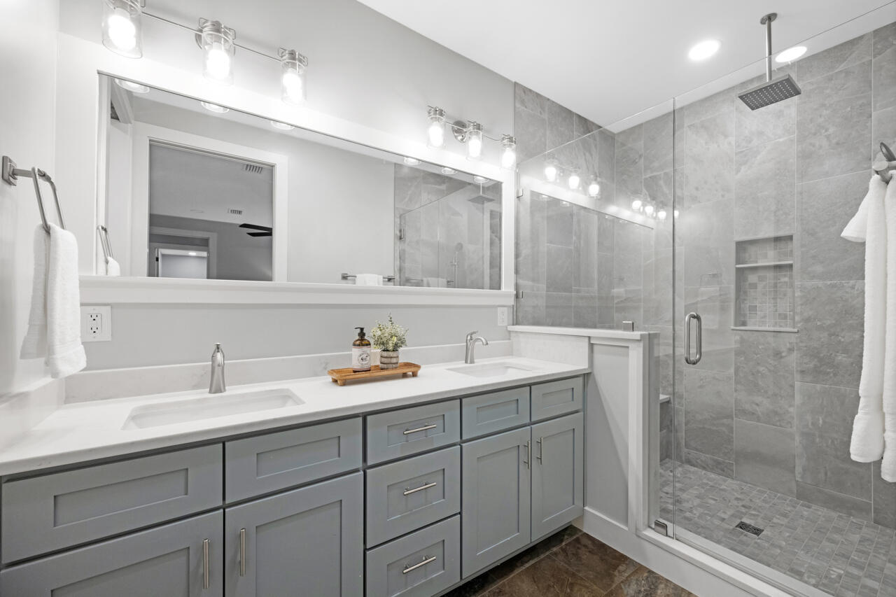 IMPERIAL LAKES - Residential