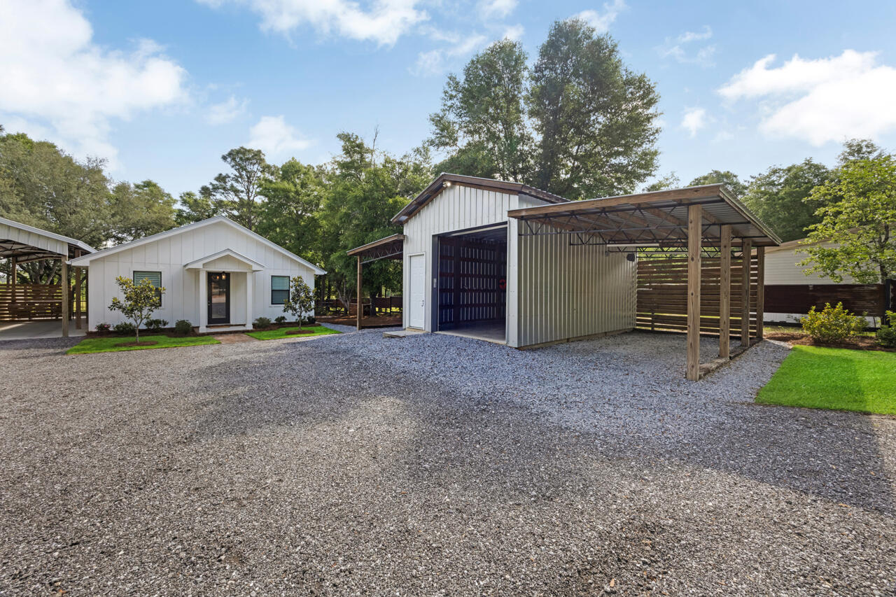 IMPERIAL LAKES - Residential