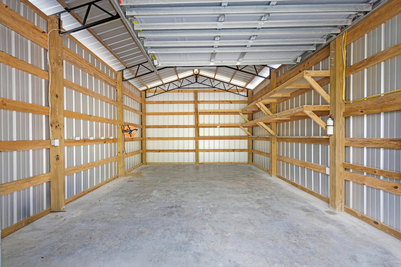 IMPERIAL LAKES - Residential