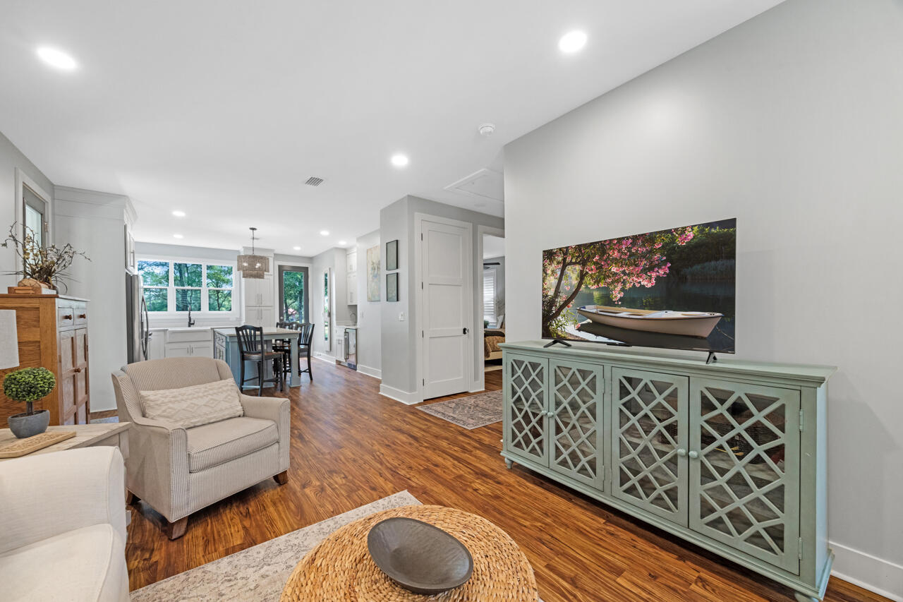 IMPERIAL LAKES - Residential