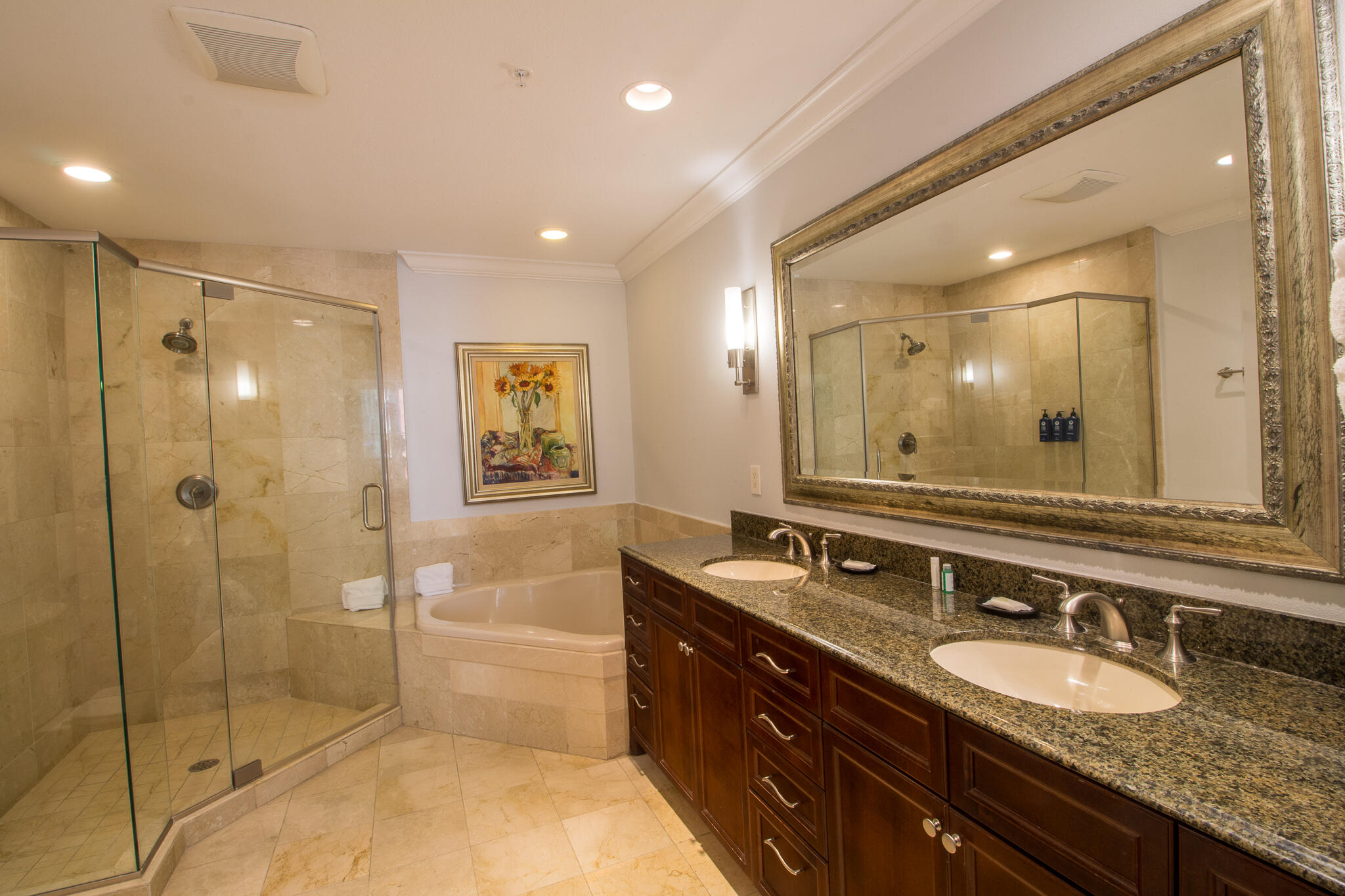 EMERALD GRANDE - Residential