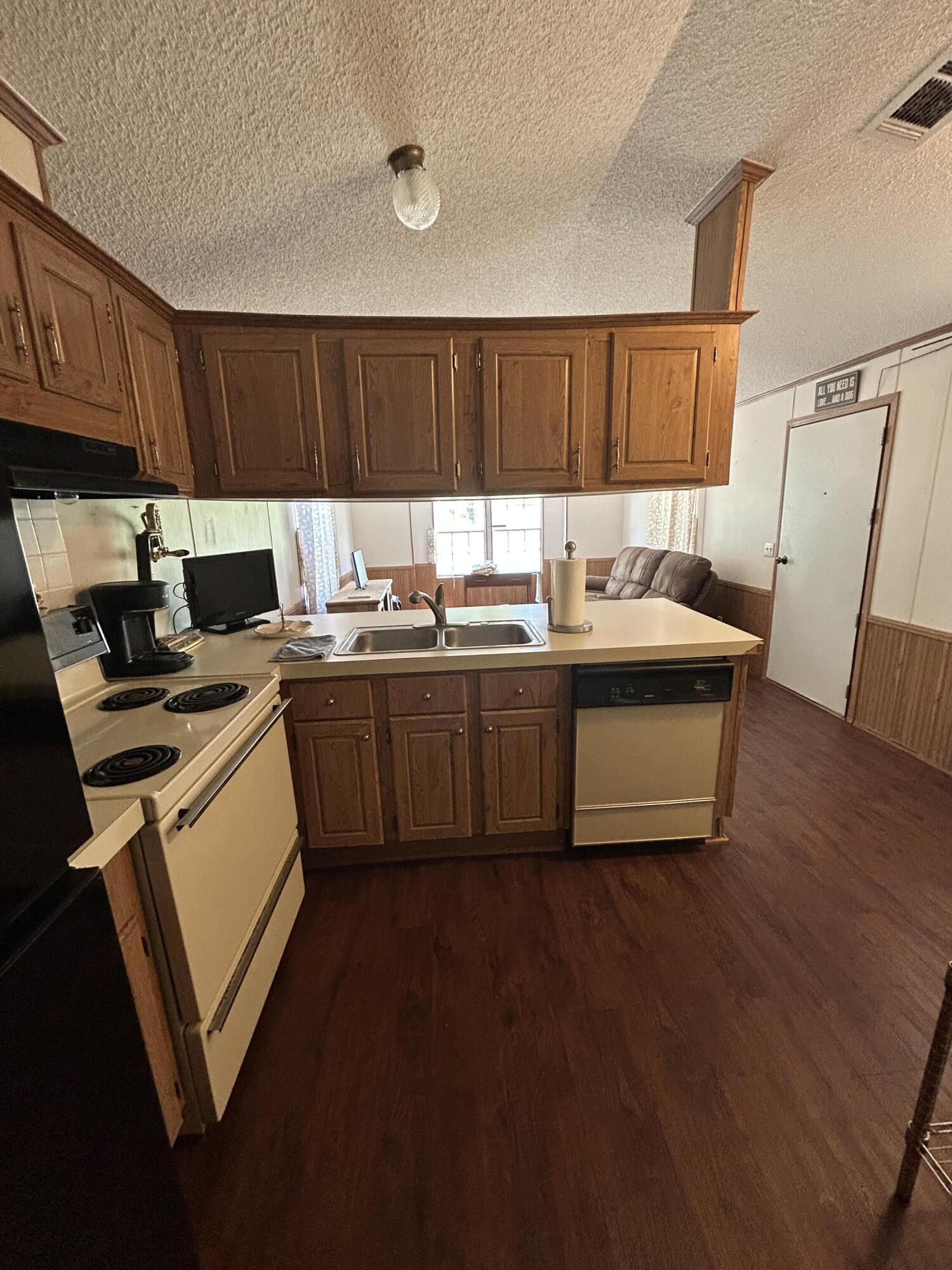 METES & BOUNDS - Residential Lease