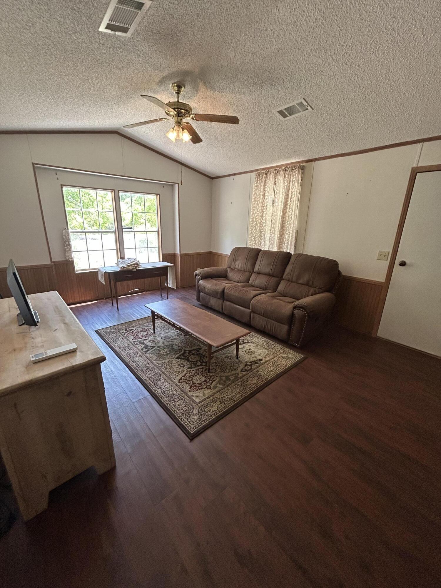 METES & BOUNDS - Residential Lease