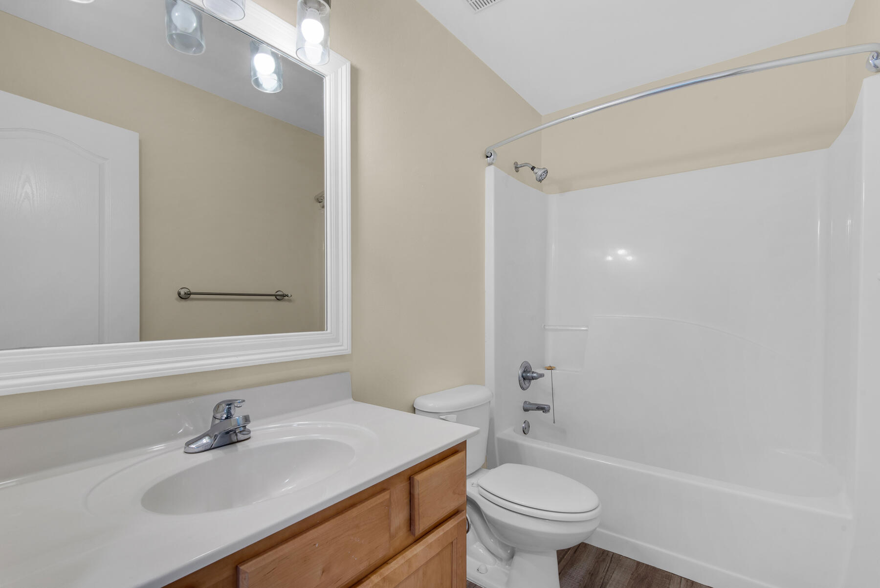 OLD BAY T/H - Residential Lease