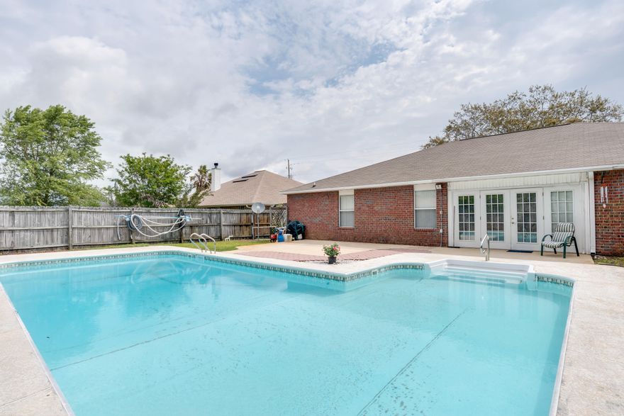 ******BACK ON THE MARKET! *****
BUYER FINANCING FELL THROUGH 7/20
4 bedroom 3 bath POOL home in Marion Manor with 2 livings rooms, Florida room, fully fenced yard, and close to Navarre Primary! Great home for anyone who needs space! Roof replaced in 2011. Water heater 2 years old. Pool liner recently replaced.
ONLY POOL HOME PRICED AT $105 A SF!