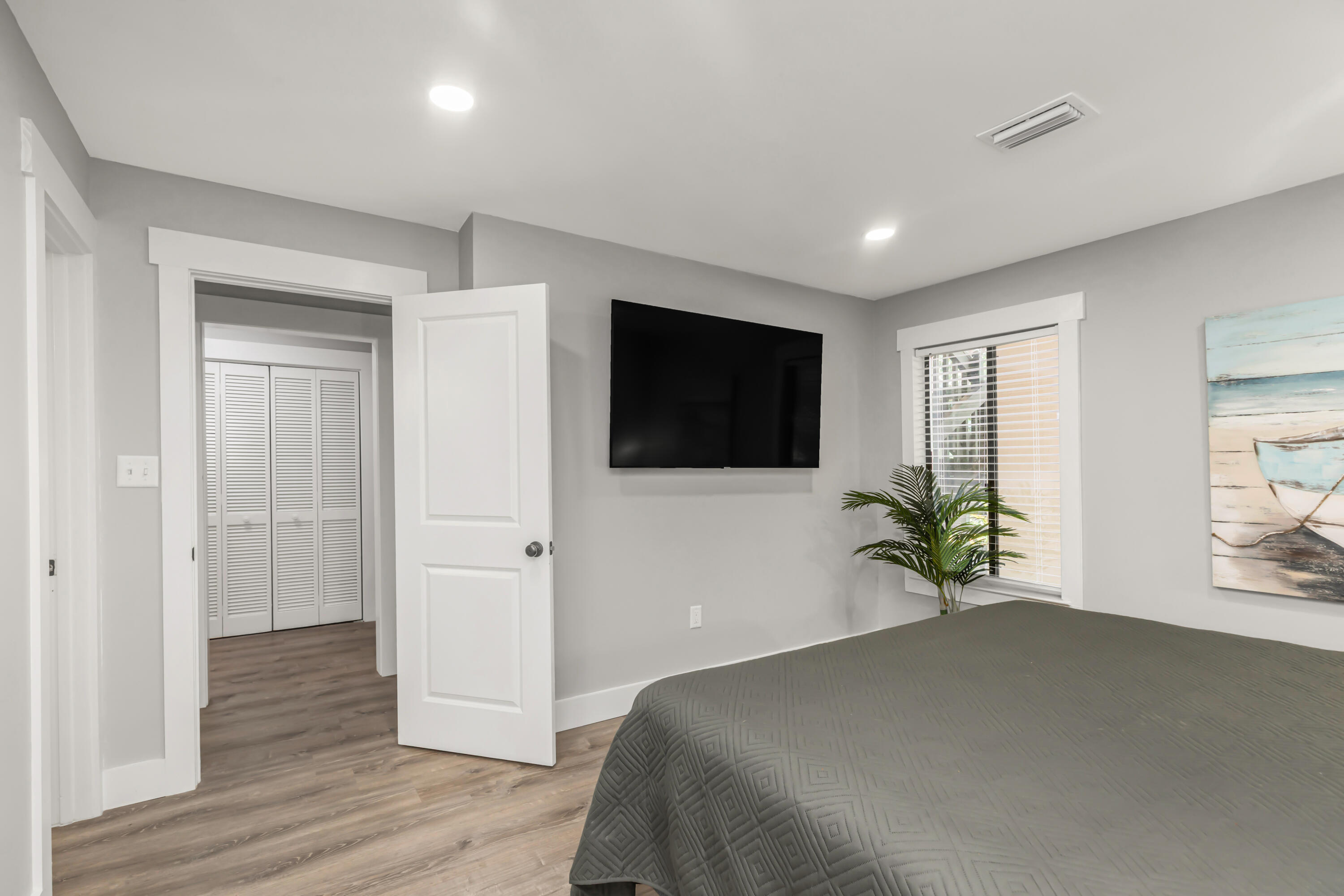 LAKESIDE CONDO AT BLUEWATER BAY - Residential