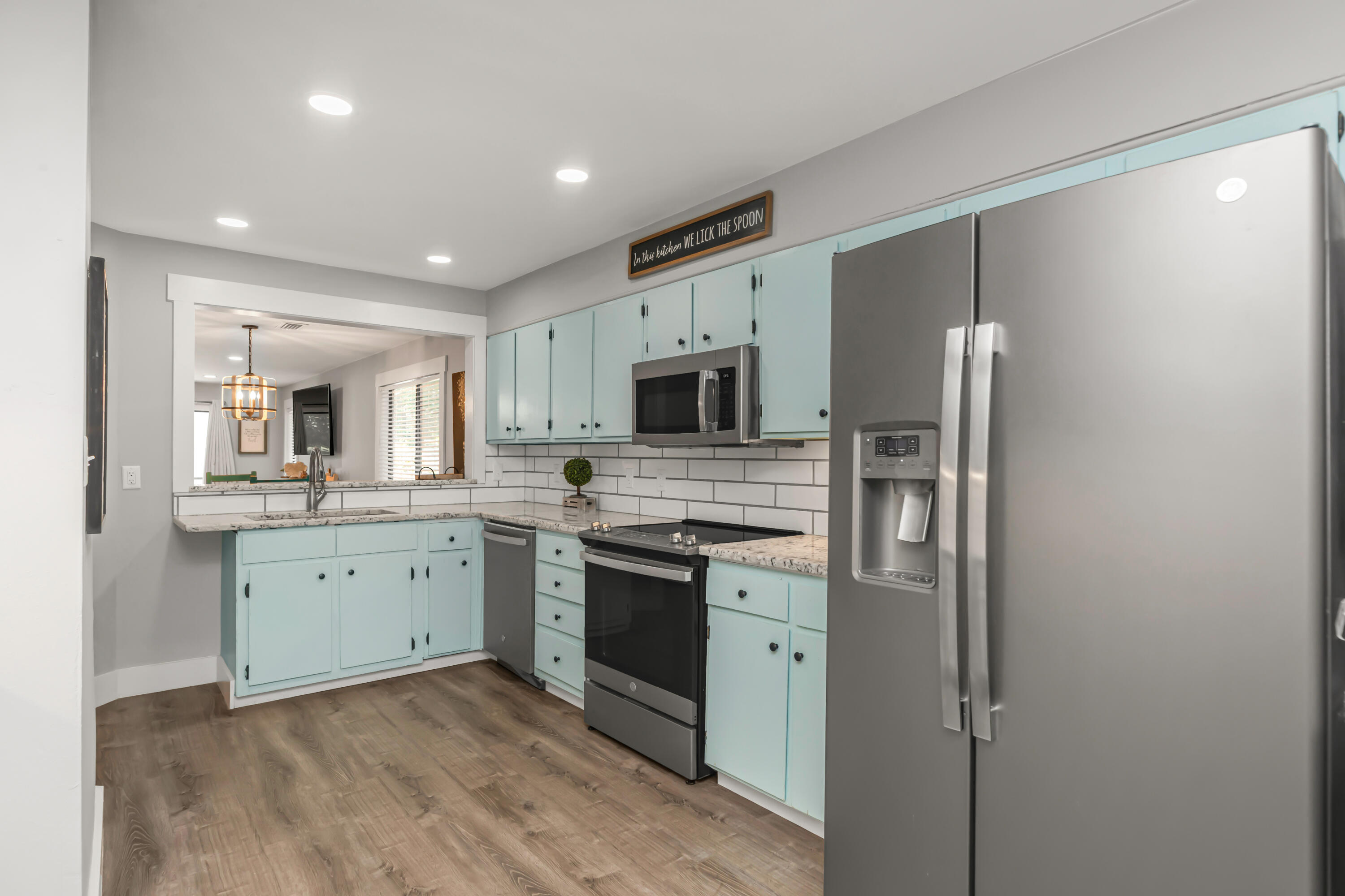 LAKESIDE CONDO AT BLUEWATER BAY - Residential