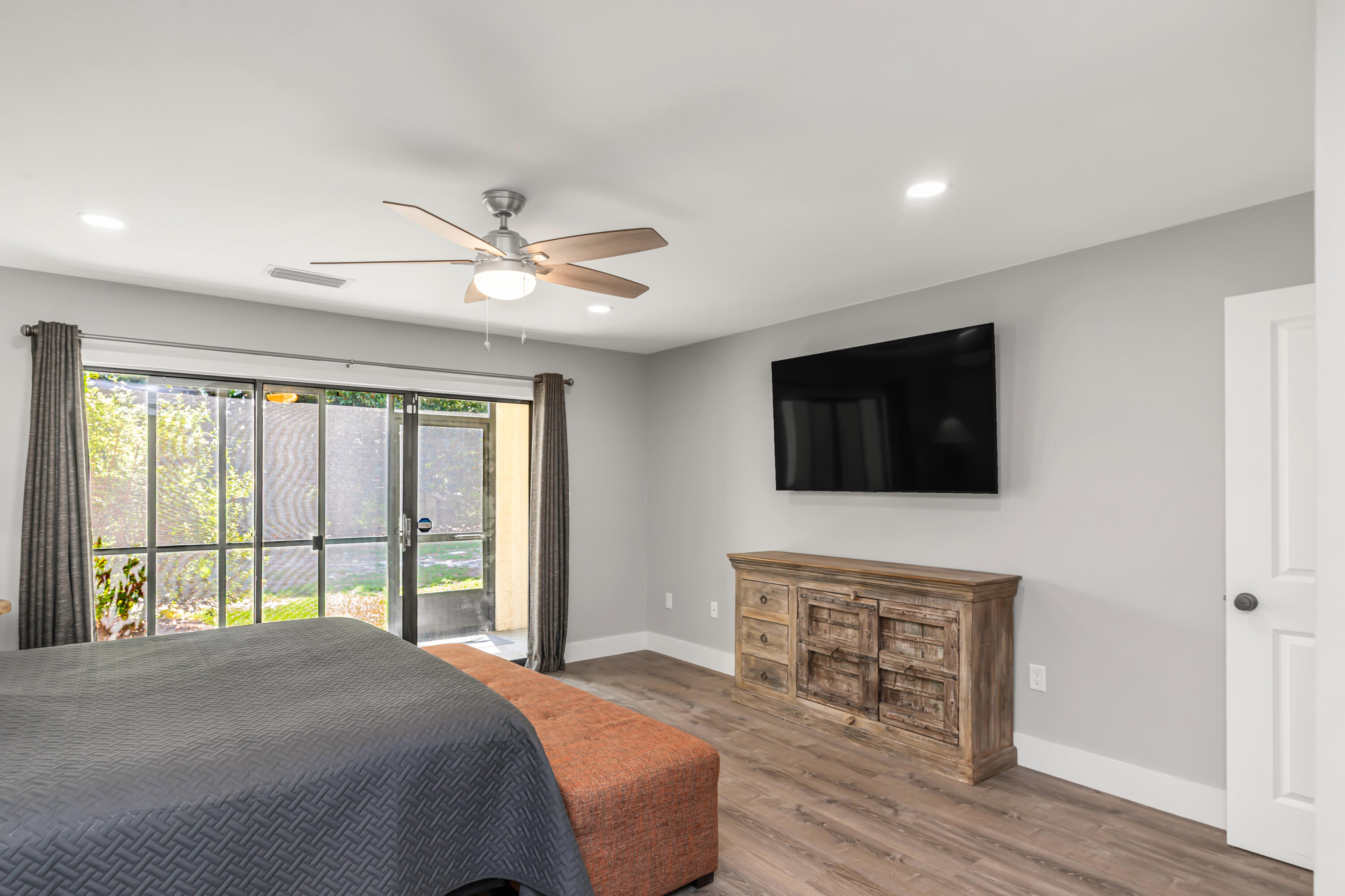 LAKESIDE CONDO AT BLUEWATER BAY - Residential