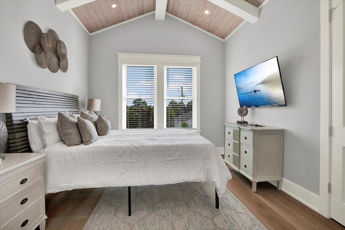 LULLWATER BEACH - Residential