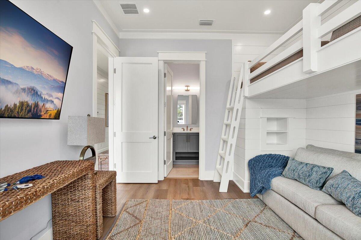 LULLWATER BEACH - Residential