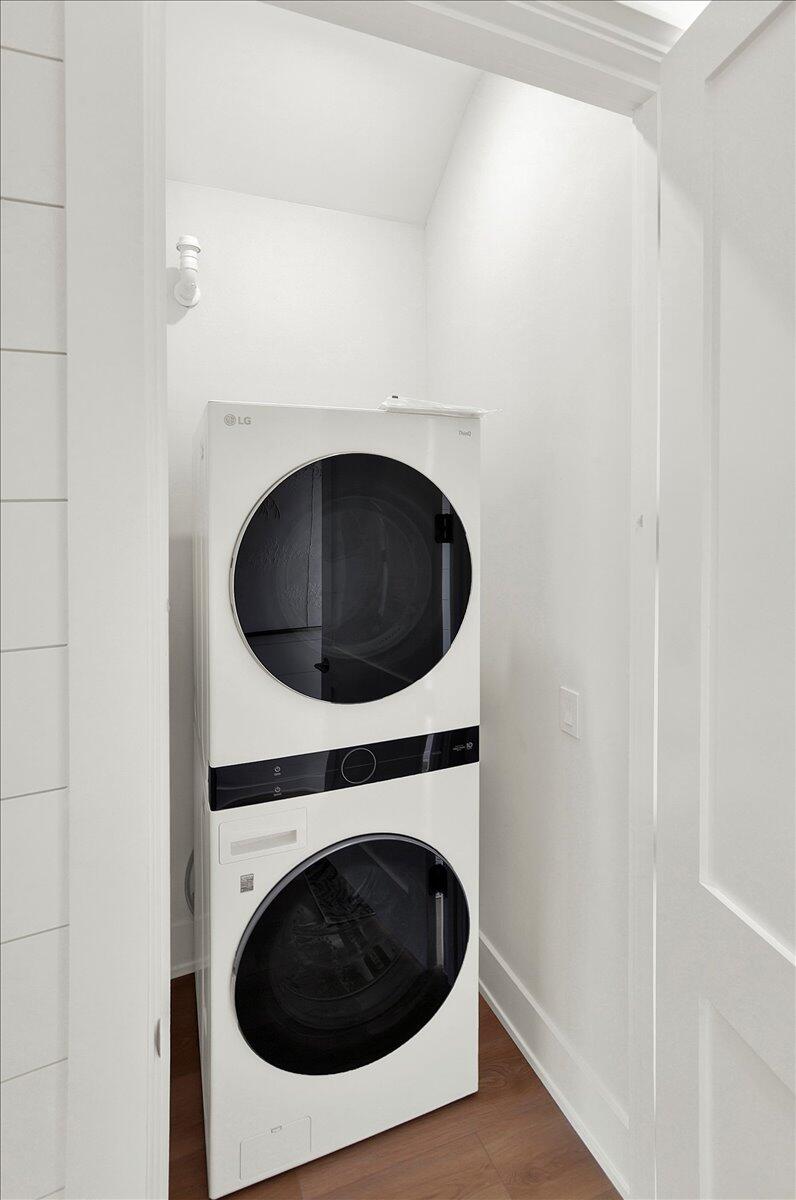 LULLWATER BEACH - Residential