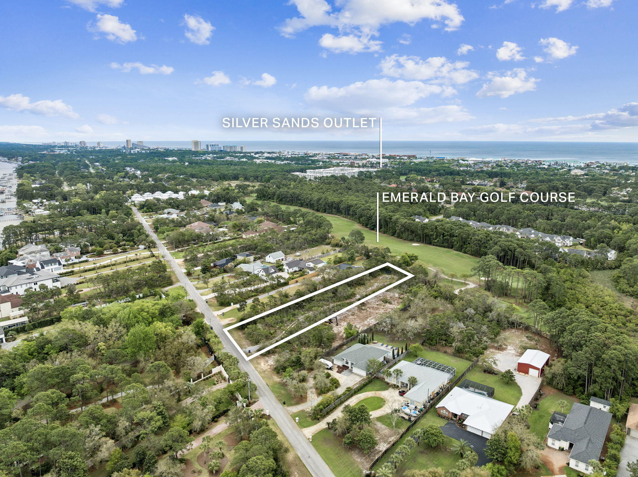 WHISPERING OAKS - Land