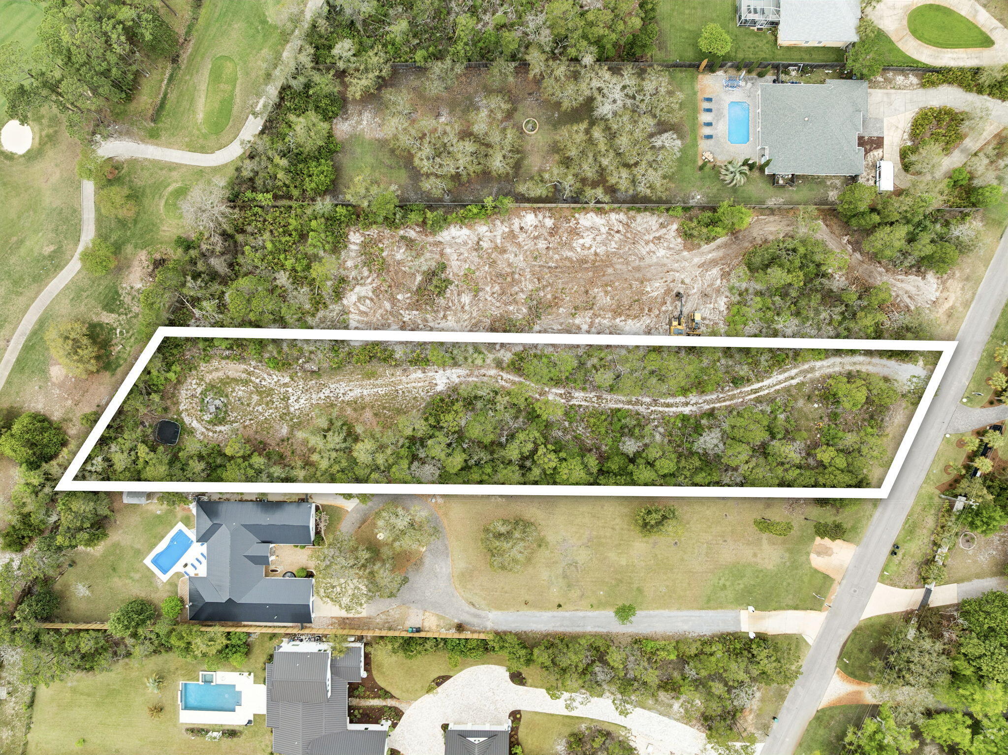 WHISPERING OAKS - Land