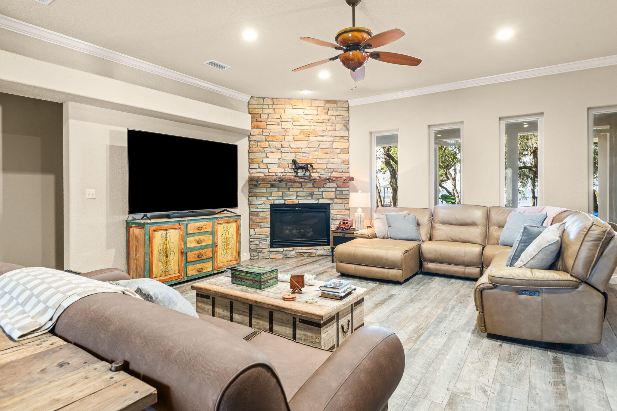 HATCHEE SHORES - Residential