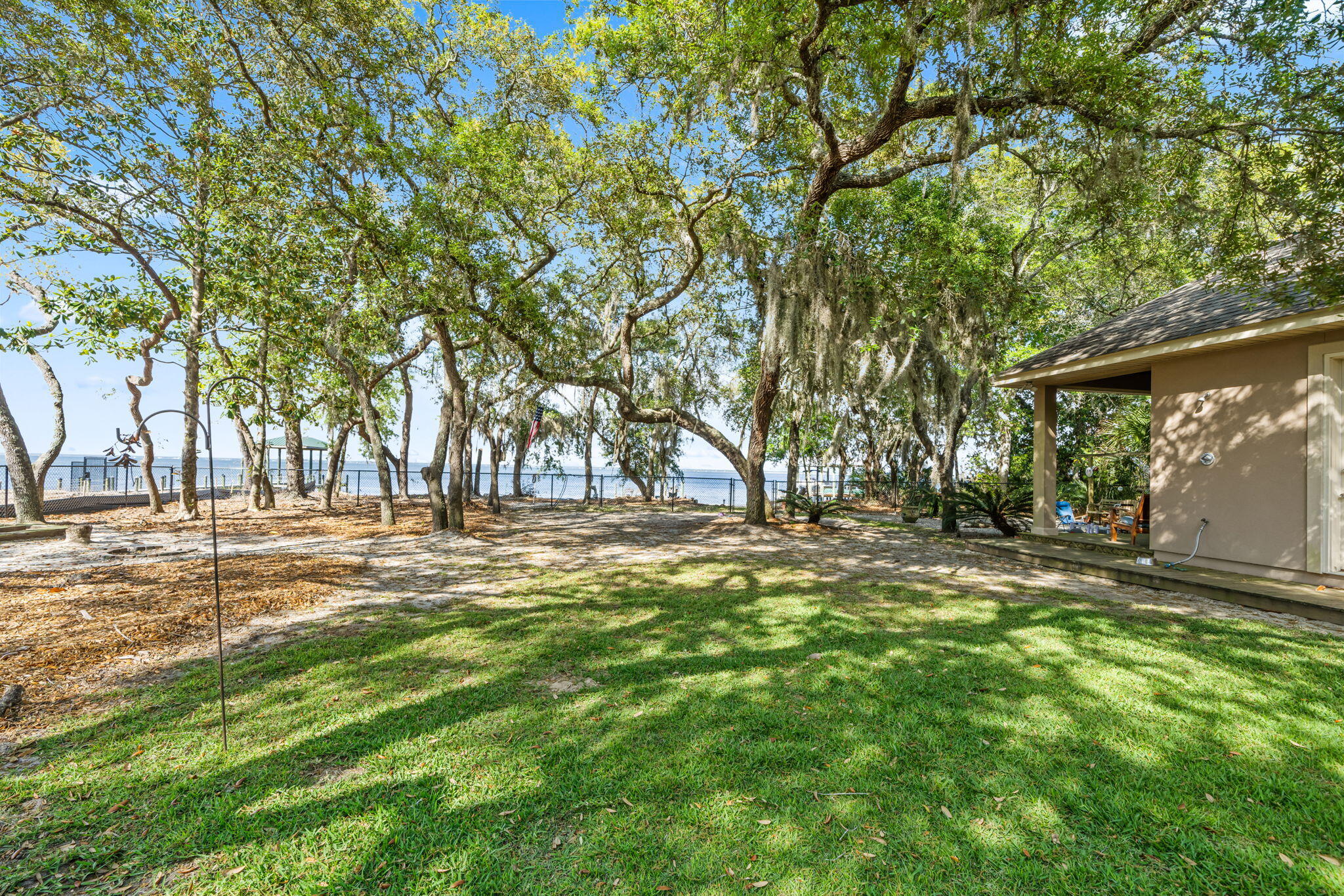 HATCHEE SHORES - Residential